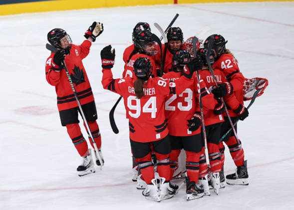 (260215) -- MILAN, Feb. 15, 2026 -- Players of Canada celebrate during the Ice hockey, Eishockey women s play-offs quarterfinal between Canada and Germany at the Milan-Cortina 2026 Olympic Winter games, Winterspiele,Spiele, Summer games in Milan, Italy, Feb. 14, 2026. ) (MICO2026)ITALY-MILAN-OLYMPIC WINTER GAMES-ICE HOCKEY-PLAY-OFFS QUARTERFINAL-CAN VS GER WangxKaiyan 