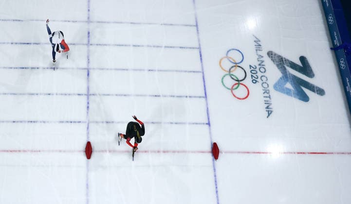 (260215) -- MILAN, Feb. 15, 2026 -- Gao Tingyu (R) of China crosses the finish line during the Speed skating, Eisschnelllauf men s 500m final at the Milan-Cortina 2026 Olympic Winter games, Winterspiele,Spiele, Summer games in Milan, Italy, Feb. 14, 2026. ) (MICO2026)ITALY-MILAN-OLYMPIC WINTER GAMES-SPEED SKATING-MEN S 500M DuxXiaoyi 