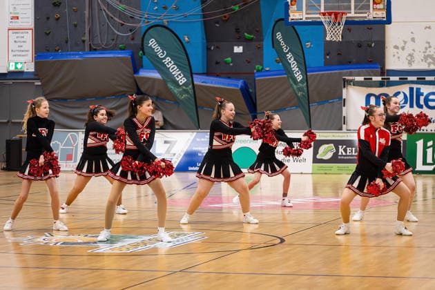 14.02.2026, xovx, Basketball Frauen 2. Bundesliga Nord, Bender Baskets Grünberg - Astro Ladies Bochum Die Cheerleader der Bender Baskets Grünberg, die Wild Fire Cheers Grünberg Sporthalle Theo-Koch-Schule Hessen Deutschland (DE)