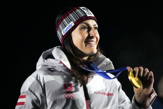 (260215) -- CORTINA D AMPEZZO, Feb. 15, 2026 -- Gold medalist Janine Flock of Austria poses during the awarding ceremony for the skeleton women s competition at the Milan-Cortina 2026 Olympic Winter games, Winterspiele,Spiele, Summer games in Cortina, Italy, Feb. 14, 2026. ) (MICO2026)ITALY-CORTINA D AMPEZZO-OLYMPIC WINTER GAMES-SKELETON-WOMEN LixGang 