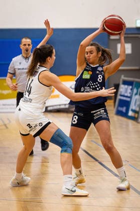 14.02.2026, xovx, Basketball Frauen 2. Bundesliga Nord, Bender Baskets Grünberg - Astro Ladies Bochum v.l. Lena Graf (Bender Baskets Grünberg), Lotta Morsbach (VfL VIACTIV-AstroLadies Bochum) Grünberg Sporthalle Theo-Koch-Schule Hessen Deutschland (DE)