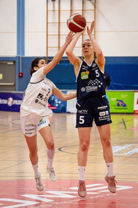 14.02.2026, xovx, Basketball Frauen 2. Bundesliga Nord, Bender Baskets Grünberg - Astro Ladies Bochum v.l. Lotte Seegräber (Bender Baskets Grünberg), Katja Scheller (VfL VIACTIV-AstroLadies Bochum) Grünberg Sporthalle Theo-Koch-Schule Hessen Deutschland (DE)