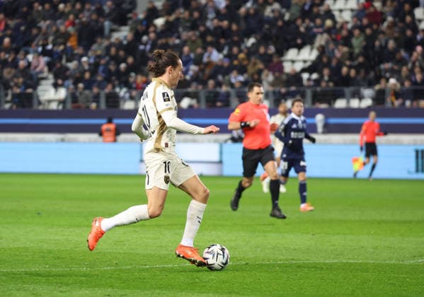 Paris FC vs Lens (J22 Ligue 1 McDonald s) 15 fÃ vrier 2026 Paris FC vs Lens J22 Ligue 1 McDonald s 15 fo vrier 2026 Florian Thauvin Paris FC vs Lens J22 Ligue 1 McDonald s 15 feÃavrier 2026 au stade Jean Bouin o Paris. Paris FC vs Lens Matchday 22 of Ligue 1 McDonald s February 15, 2026, at Jean Bouin Stadium in Paris.  Copyright: xFabricexChasseryx  Copyright: xIMAGO FabricexChasseryx