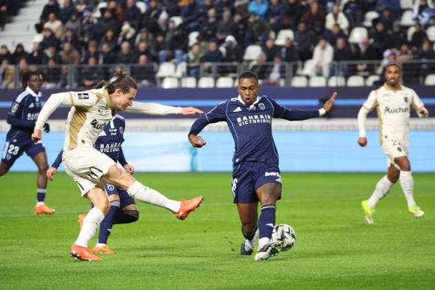 Paris FC vs Lens (J22 Ligue 1 McDonald s) 15 fÃ vrier 2026 Paris FC vs Lens J22 Ligue 1 McDonald s 15 fo vrier 2026 Florian Thauvin Paris FC vs Lens J22 Ligue 1 McDonald s 15 feÃavrier 2026 au stade Jean Bouin o Paris. Paris FC vs Lens Matchday 22 of Ligue 1 McDonald s February 15, 2026, at Jean Bouin Stadium in Paris.  Copyright: xFabricexChasseryx  Copyright: xIMAGO FabricexChasseryx