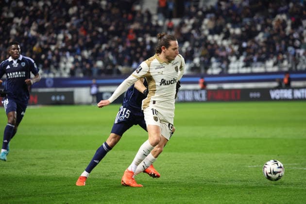 Paris FC vs Lens (J22 Ligue 1 McDonald s) 15 fÃ vrier 2026 Paris FC vs Lens J22 Ligue 1 McDonald s 15 fo vrier 2026 Florian Thauvin et Timotho e Kolodziejczak Paris FC vs Lens J22 Ligue 1 McDonald s 15 feÃavrier 2026 au stade Jean Bouin o Paris. Paris FC vs Lens Matchday 22 of Ligue 1 McDonald s February 15, 2026, at Jean Bouin Stadium in Paris.  Copyright: xFabricexChasseryx  Copyright: xIMAGO FabricexChasseryx