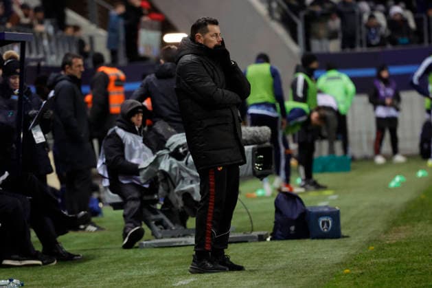 French League One - PFC vs Lens Lens’s coach Pierre Sage during the 2025-26 French soccer League One game, PFC vs Lens in Jean Bouin Stadium, Paris, France on February 14th, 2026. Photo by Henri Szwarc ABACAPRESS.COM Paris France  Copyright: xSzwarcxHenri ABACAx