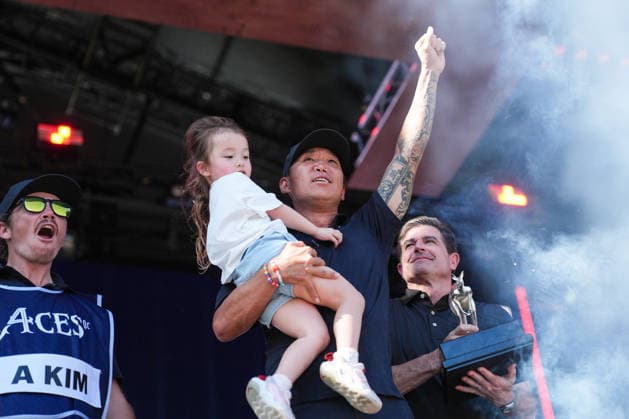 LIV GOLF ADELAIDE, Anthony Kim of 4Aces GC with daughter Bella after victory during Round 4 of the LIV Golf Adelaide at The Grange Golf Club in Adelaide, Sunday, February 15, 2026. ( NO ARCHIVING, EDITORIAL USE ONLY ADELAIDE SA AUSTRALIA  Copyright: xMATTxTURNERx 20260215132365438358