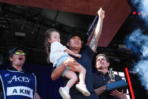 LIV GOLF ADELAIDE, Anthony Kim of 4Aces GC with daughter Bella after victory during Round 4 of the LIV Golf Adelaide at The Grange Golf Club in Adelaide, Sunday, February 15, 2026. ( NO ARCHIVING, EDITORIAL USE ONLY ADELAIDE SA AUSTRALIA  Copyright: xMATTxTURNERx 20260215143912599610