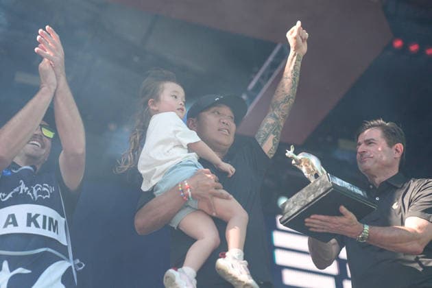 LIV GOLF ADELAIDE, Anthony Kim of 4Aces GC with daughter Bella after victory during Round 4 of the LIV Golf Adelaide at The Grange Golf Club in Adelaide, Sunday, February 15, 2026. ( NO ARCHIVING, EDITORIAL USE ONLY ADELAIDE SA AUSTRALIA  Copyright: xMATTxTURNERx 20260215154014701985