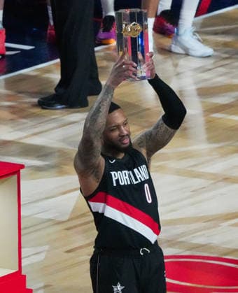 (260215) -- LOS ANGELES, Feb. 15, 2026 -- Portland Trail Blazers Damian Lillard lifts the trophy after the three point contest at the NBA, Basketball Herren, USA basketball All-Star weekend festivities in Los Angeles, the United States, Feb. 14, 2026. (Photo by Xinhua) (SP)U.S.-LOS ANGELES-BASKETBALL-NBA-ALL-STAR WEEKEND SunxYuxuan 