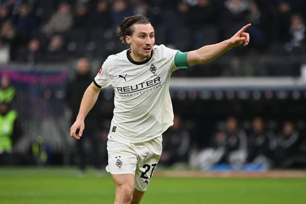 Rocco REITZ (Borussia Moenchengladbach), Gestik,gibt Anweisungen, Aktion,Einzelbild,angeschnittenes Einzelmotiv,Halbfigur,halbe Figur. Fussball 1. Bundesliga Saison 2025 2026, 22.Spieltag, Spieltag22 Eintracht Frankfurt - Borussia Moenchengladbach 3-0 am 14.02.2026 DEUTSCHE BANK PARK