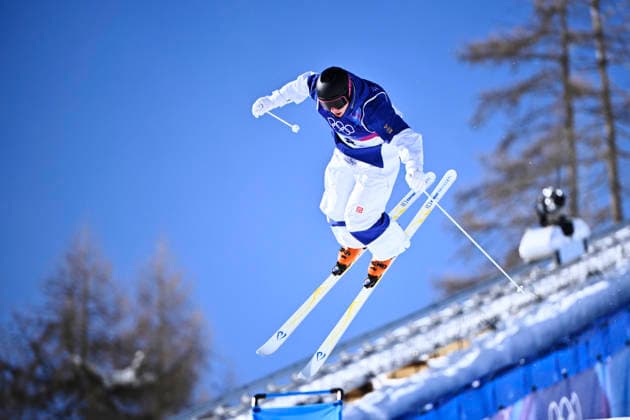 LIVIGNO, ITALY 20260215 Sweden s Walter Wallberg was defeated by Japan s Takuya Shimakawa during Sunday s quarterfinal in parallel moguls at the Olympics in Livigno, Italy. *** The image is included in the SPORTS PACKAGE. For others PAYMENT IMAGE *** LIVIGNO ITALY x10080x *** LIVIGNO, ITALY 20260215 Sweden s Walter Wallberg was defeated by Japan s Takuya Shimakawa during Sunday s quarterfinal in parallel moguls at the Olympics in Livigno, Italy The image is included in the SPORTS PACKAGE For others PAYMENT IMAGE LIVIGNO ITALY x10080x  Copyright: xFredrikxSandberg TTx OS 2026 PARALLELLPUCKEL