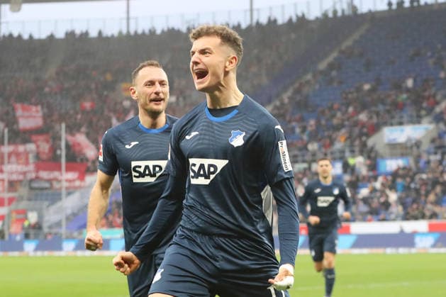 14.02.2026, xtvx, Fussball 1.Bundesliga, TSG 1899 Hoffenheim - SC Freiburg v.l. Goal scored, Tor zum 1:0 Fisnik Asllani (TSG 1899 Hoffenheim) Torjubel, Goal celebration, celebrate the goal, celebrates scoring (DFL DFB REGULATIONS PROHIBIT ANY USE OF PHOTOGRAPHS as IMAGE SEQUENCES and or QUASI-VIDEO) Sinsheim