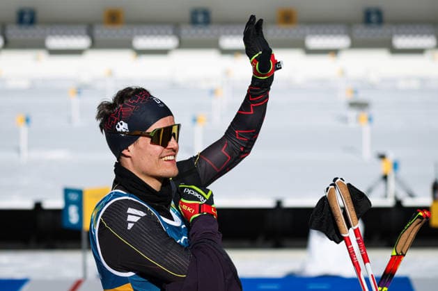 Antholz, Italien 15. Februar 2026: Biathlon Verfolgung Männer 12,5 km - Olympia 2026 Im Bild: Philipp Horn (GER) lächelnd und winkend. Anterselva Biathlon Arena *** Antholz, Italy 15 February 2026 Biathlon Pursuit Men 12.5 km Olympic Games 2026 In the picture Philipp Horn GER smiling and waving Anterselva Biathlon Arena Copyright: xFotostandx xHettichx