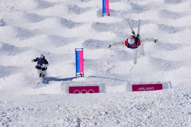 February 15, 2026, Livigno, Italy: Canada s Mikael Kingsbury, right, competes with Japan s Takuya Shimakawa (12) during the men s dual moguls semi-final at the Milano Cortina 2026 Winter Olympic Games, Olympische Spiele, Olympia, OS in Livigno, Italy on Sunday, Feb. 15, 2026. Canada News - February 15, 2026  - ZUMAc35_ 20260215_zaf_c35_014 Copyright: xSeanxKilpatrickx