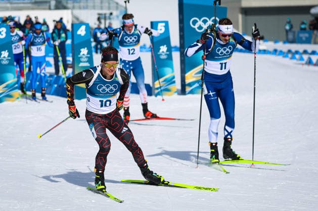 Antholz, Italien 15. Februar 2026: Biathlon Verfolgung Männer 12,5 km - Olympia 2026 Im Bild: v.li. Philipp Horn (GER) und Olli Hiidensalo (FIN) am Start. Anterselva Biathlon Arena *** Antholz, Italy 15 February 2026 Biathlon Pursuit Men 12.5 km Olympic Games 2026 In the picture from left Philipp Horn GER and Olli Hiidensalo FIN at the start Anterselva Biathlon Arena Copyright: xFotostandx xHettichx