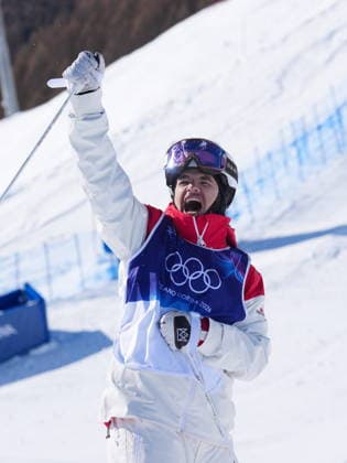 February 15, 2026, Livigno, Italy: Canada s Mikael Kingsbury (4) celebrates winning the gold medal in the men s freestyle skiing dual moguls at the 2026 Winter Olympics, in Livigno, Italy, Sunday, Feb. 15, 2026. Canada News - February 15, 2026  - ZUMAc35_ 20260215_zaf_c35_021 Copyright: xSeanxKilpatrickx