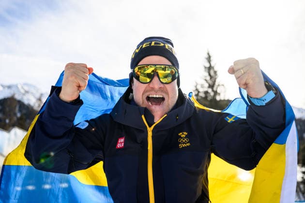 260215 Head coach Johannes Lukas of the Swedish national biathlon team celebrates after the gold medal in men s biathlon 12,5 km pursuit during day 9 of the 2026 Winter Olympics on February 15, 2026 in Anterselva. Photo: Mathias Bergeld BILDBYRAN kod MB MB1329 skidskytte biathlon skiskyting Olympic Games, Olympische Spiele, Olympia, OS olympics winter olympics os ol olympiska spel vinter-os olympiske leker milano cortina 2026 milan cortina 2026 milano cortina 2026 olympic games milano cortina 2026 winter olympic games milano cortina-os milano cortina-ol vinter-ol 9 bbeng pursuit jaktstart jubel *** 260215 Head coach Johannes Lukas of the Swedish national biathlon team celebrates after the gold medal in men s biathlon 12,5 km pursuit during day 9 of the 2026 Winter Olympics on February 15, 2026 in Anterselva Photo Mathias Bergeld BILDBYRAN code MB MB1329 biathlon biathlon olympic games olympics olympics winter olympics os ol olympic games winter os olympic games milano cortina 2026 milan cortina 2026 milano cortina 2026 olympic games milano cortina 2026 winter olympic games milano cortina os milano cortina ol winter ol 9 bbeng pursuit jaktstart jubel  Copyright: MATHIASxBERGELD BB260215MB049
