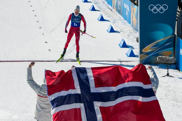 Winter Olympics in Milan Cortina 2026 Val di Fiemme, Italy 20260215. Emil Iversen, Martin Lowstrom Nyenget, Einar Hedegart and Johannes Hosflot Klaebo from Norway cheer during the cross-country 4 x 7.5 km relay men at Tesero CC-Stadium during the Winter Olympics in Milan Cortina 2026. Photo: Lise Aserud NTB Val di Fiemme Italy EDITORIAL USE ONLY. RESTRICTED USE FOR BETTING COMPANIES Ref:_SPOvVoA0QVk8wM.jpg *** Winter Olympics in Milan Cortina 2026 Val di Fiemme, Italy 20260215 Emil Iversen, Martin Lowstrom Nyenget, Einar Hedegart and Johannes Hosflot Klaebo from Norway cheer during the cross country 4 x 7 5 km relay men at Tesero CC Stadium during the Winter Olympics in Milan Cortina 2026 Photo Lise Aserud NTB Val di Fiemme Italy EDITORIAL USE ONLY RESTRICTED USE FOR BETTING COMPANIES  Copyright: xLisexAserudx xNTBx