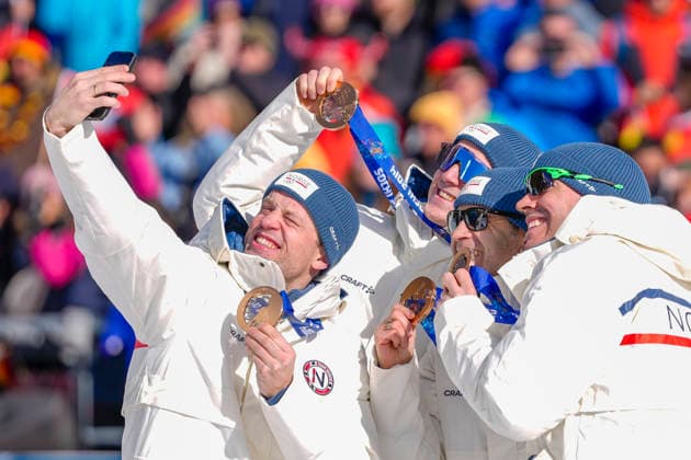 Winter Olympics in Milan Cortina 2026 Anterselva, Italy 20260215. Tarjei Bo, Johannes Thingnes Bo, Ole Einar Bjorndalen and Emil Hegle Svendsen, the Norwegian men s biathlon relay team from the 2014 Sochi Olympics, receive bronze medals during a special ceremony for the redistribution of Olympic medals at the 2026 Milan Cortina Winter Olympics. Photo: Heiko Junge NTB Anterselva Italy EDITORIAL USE ONLY. RESTRICTED USE FOR BETTING COMPANIES Ref:_SPOPf-Vu_03954.jpg *** Winter Olympics in Milan Cortina 2026 Anterselva, Italy 20260215 Tarjei Bo, Johannes Thingnes Bo, Ole Einar Bjorndalen and Emil Hegle Svendsen, the Norwegian men s biathlon relay team from the 2014 Sochi Olympics, receive bronze medals during a special ceremony for the redistribution of Olympic medals at the 2026 Milan Cortina Winter Olympics Photo Heiko Junge NTB Anterselva Italy EDITORIAL USE ONLY RESTRICTED USE FOR BETTING COMPANIES  Copyright: xHeikoxJungex xNTBx