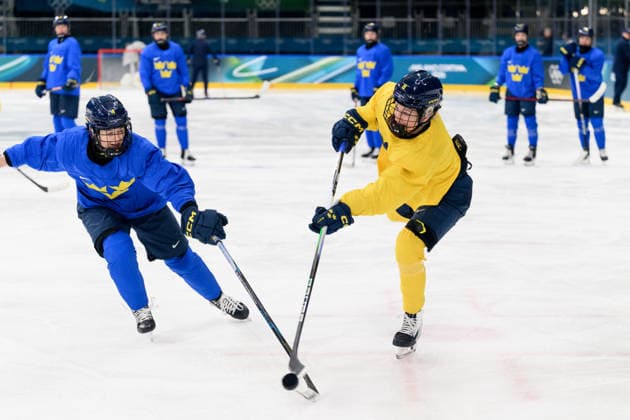 260215 Linnea Andersson and Hilda Svensson of Sweden at an Ice hockey, Eishockey practice session during day 9 of the 2026 Winter Olympics on February 15, 2026 in Milan. Photo: Emma Wallskog BILDBYRAN kod EW EW0636 ishockey ice hockey Olympic Games, Olympische Spiele, Olympia, OS olympics winter olympics os ol olympiska spel vinter-os olympiske leker milano cortina 2026 milan cortina 2026 milano cortina 2026 olympic games milano cortina 2026 winter olympic games milano cortina-os milano cortina-ol vinter-ol 9 bbeng dam sverige sweden *** 260215 Linnea Andersson and Hilda Svensson of Sweden at an ice hockey practice session during day 9 of the 2026 Winter Olympics on February 15, 2026 in Milan Photo Emma Wallskog BILDBYRAN kod EW EW0636 ishockey ice hockey olympic games olympics winter olympics os ol olympiska spel vinter os olympiske leker milano cortina 2026 milan cortina 2026 milano cortina 2026 olympic games milano cortina 2026 winter olympic games milano cortina os milano cortina ol vinter ol 9 bbeng dam sverige sweden  Copyright: EMMAxWALLSKOG BB260215EW009