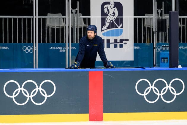 260215 Head coach Ulf Lundberg of Sweden at an Ice hockey, Eishockey practice session during day 9 of the 2026 Winter Olympics on February 15, 2026 in Milan. Photo: Emma Wallskog BILDBYRAN kod EW EW0636 ishockey ice hockey Olympic Games, Olympische Spiele, Olympia, OS olympics winter olympics os ol olympiska spel vinter-os olympiske leker milano cortina 2026 milan cortina 2026 milano cortina 2026 olympic games milano cortina 2026 winter olympic games milano cortina-os milano cortina-ol vinter-ol 9 bbeng dam sverige sweden *** 260215 Head coach Ulf Lundberg of Sweden at an ice hockey practice session during day 9 of the 2026 Winter Olympics on February 15, 2026 in Milan Photo Emma Wallskog BILDBYRAN kod EW EW0636 ishockey ice hockey olympic games olympics winter olympics os ol olympiska spel vinter os olympiske leker milano cortina 2026 milan cortina 2026 milano cortina 2026 olympic games milano cortina 2026 winter olympic games milano cortina os milano cortina ol vinter ol 9 bbeng dam sverige sweden  Copyright: EMMAxWALLSKOG BB260215EW010