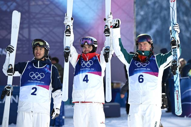 2026 WINTER Olympic Games, Olympische Spiele, Olympia, OS (L-R) Takuya Shimikawa of Japan, Mikael Kingsbury of Canada and Matt Graham of Australia during the vivctory ceremony for the Men™s Dual Moguls final at Livigno Aerials and Moguls Park, on day 8 of the 2026 Milano Cortina Winter Olympic Games in Italy, Sunday, February 15, 2026. ( NO ARCHIVING, EDITORIAL USE ONLY LIVIGNO SONDRIO ITALY  Copyright: xDANxHIMBRECHTSx 20260215186798342770