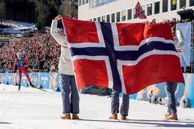 Winter Olympics in Milan Cortina 2026 Val di Fiemme, Italy 20260215. Emil Iversen, Martin Lowstrom Nyenget, Einar Hedegart and Johannes Hosflot Klaebo from Norway cheer during the cross-country 4 x 7.5 km relay men at Tesero CC-Stadium during the Winter Olympics in Milan Cortina 2026. Photo: Terje Pedersen NTB Val di Fiemme Italy EDITORIAL USE ONLY. RESTRICTED USE FOR BETTING COMPANIES Ref:_SPOAHOxFL1PnmY.jpg *** Winter Olympics in Milan Cortina 2026 Val di Fiemme, Italy 20260215 Emil Iversen, Martin Lowstrom Nyenget, Einar Hedegart and Johannes Hosflot Klaebo from Norway cheer during the cross country 4 x 7 5 km relay men at Tesero CC Stadium during the Winter Olympics in Milan Cortina 2026 Photo Terje Pedersen NTB Val di Fiemme Italy EDITORIAL USE ONLY RESTRICTED USE FOR BETTING COMPANIES  Copyright: xTerjexPedersenx xNTBx