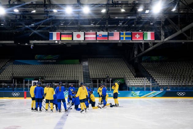 260215 Players of Sweden gather on the ice at an Ice hockey, Eishockey practice session during day 9 of the 2026 Winter Olympics on February 15, 2026 in Milan. Photo: Emma Wallskog BILDBYRAN kod EW EW0636 ishockey ice hockey Olympic Games, Olympische Spiele, Olympia, OS olympics winter olympics os ol olympiska spel vinter-os olympiske leker milano cortina 2026 milan cortina 2026 milano cortina 2026 olympic games milano cortina 2026 winter olympic games milano cortina-os milano cortina-ol vinter-ol 9 bbeng dam sverige sweden *** 260215 Players of Sweden gather on the ice at an ice hockey practice session during day 9 of the 2026 Winter Olympics on February 15, 2026 in Milan Photo Emma Wallskog BILDBYRAN code EW EW0636 ice hockey ice hockey olympic games olympics winter olympics os ol olympiska spel vinter os olympiske leker milano cortina 2026 milan cortina 2026 milano cortina 2026 olympic games milano cortina 2026 winter olympic games milano cortina os milano cortina ol vinter ol 9 bbeng dam sverige sweden  Copyright: EMMAxWALLSKOG BB260215EW014