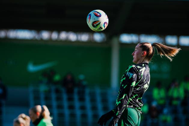 Google Pixel Frauen-Bundesliga: VfL Wolfsburg vs. SGS Essen, 15.02.2026 Janina Minge (VfL Wolfsburg, 6); Fußball, Google Pixel Frauen-Bundesliga, 14. Spieltag: VfL Wolfsburg vs. SGS Essen am 15.02.2026 im AOK Stadion, Wolfsburg DFB REGULATIONS PROHIBIT ANY USE OF PHOTOGRAPHS AS IMAGE SEQUENCES AND OR QUASI-VIDEO. Copyright: xBEAUTIFULxSPORTS Tonhäuserx