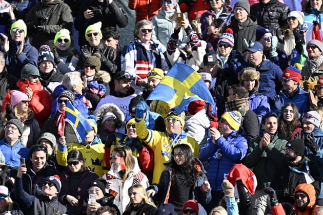 CORTINA, ITALIEN 20260215 Publik, fans med svenska flaggor under andra aket i damernas storslalom i Cortina under vinter-OS i Milano Cortina, Italien. *** Bilden ingar i SPORTPAKET. För övriga BETALBILD *** CORTINA ITALIEN x10050x *** CORTINA, ITALY 20260215 Audience, fans with Swedish flags during the second run of the womens giant slalom in Cortina during the Winter Olympics in Milan Cortina, Italy Picture in SPORTPAKET For others PAYPICTURE CORTINA ITALY x10050x  Copyright: xPontusxLundahl TTx OS 2026 ALPINT STORSLALOM DAMER