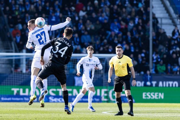 2. Fußball Bundesliga: VfL Bochum - SC Paderborn; 15.02.2026 Steffen Tigges (SC Paderborn, 27), Cajetan Lenz (VfL Bochum, 34) 2. Fußball Bundesliga: VfL Bochum - SC Paderborn; Vonovia-Ruhrstadion, Bochum; 15.02.2026 DFL regulations prohibit any use of photographs as image sequences and or quasi video.