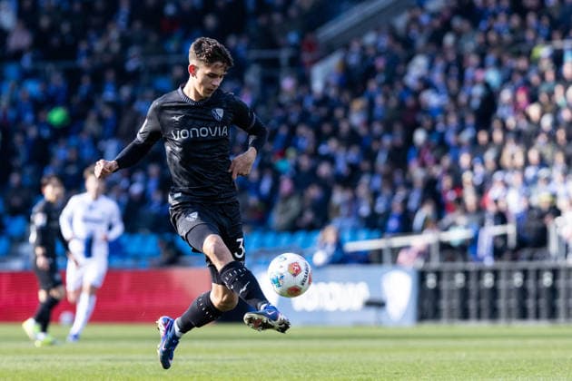 2. Fußball Bundesliga: VfL Bochum - SC Paderborn; 15.02.2026 Cajetan Lenz (VfL Bochum, 34) 2. Fußball Bundesliga: VfL Bochum - SC Paderborn; Vonovia-Ruhrstadion, Bochum; 15.02.2026 DFL regulations prohibit any use of photographs as image sequences and or quasi video.