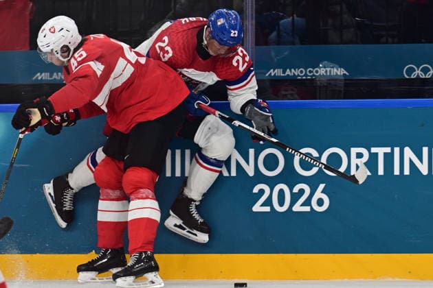 XXV Winter Olympic Games, Olympische Spiele, Olympia, OS in Milan, Italy, on February 15, 2026. Men s Ice hockey, Eishockey Group A, Switzerland vs Czech Republic. From left: Michael Fora (SUI) and Lukas Sedlak (CZE). (CTKxPhoto MichalxKamaryt) CTKPhotoP2026021503617  CTKPhotoP2026021503617