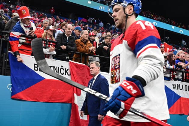XXV Winter Olympic Games, Olympische Spiele, Olympia, OS in Milan, Italy, on February 15, 2026. Men s Ice hockey, Eishockey Group A, Switzerland vs Czech Republic. From left: head coach Radim Rulik (CZE) and Filip Chlapik (CZE) walk past fans. (CTKxPhoto MichalxKamaryt) CTKPhotoP2026021503756  CTKPhotoP2026021503756