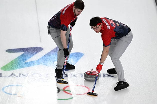 (260215) -- CORTINA D AMPEZZO, Feb. 15, 2026 -- Aidan Oldenburg (R) of the United States competes during the curling men round robin session 6 match between the United States and Sweden at the 2026 Milan-Cortina Winter Olympics in Cortina, Italy, Feb. 15, 2026. ) (MICO2026)ITALY-CORTINA D AMPEZZO-OLYMPIC Winter games, Winterspiele,Spiele, Summer games CURLING-MEN-ROUND ROBIN-USA VS SWE LianxYi 
