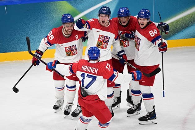 XXV Winter Olympic Games, Olympische Spiele, Olympia, OS in Milan, Italy, on February 15, 2026. Men s Ice hockey, Eishockey Group A, Switzerland vs Czech Republic. Martin Necas (CZE), 2nd from left, receives congratulations on his goal from his teammates. From left: David Pastrnak, Filip Hronek, Martin Necas, Lukas Sedlak and David Kampf. (CTKxPhoto MichalxKamaryt) CTKPhotoP2026021504355  CTKPhotoP2026021504355