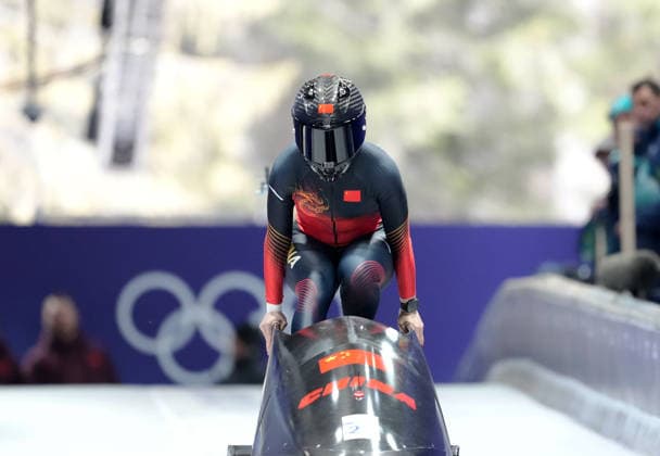 (260215) -- CORTINA D AMPEZZO, Feb. 15, 2026 -- Ying Qing of China competes during the bobsleigh women s monobob heat at the 2026 Milan-Cortina Winter Olympics in Cortina, Italy, Feb. 15, 2026. ) (MICO2026)ITALY-CORTINA D AMPEZZO-OLYMPIC Winter games, Winterspiele,Spiele, Summer games BOBSLEIGH-WOMEN S MONOBOB-HEAT LixGang 