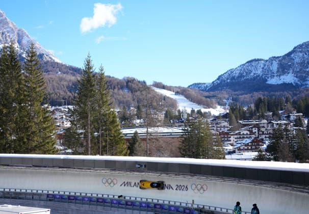 (260215) -- CORTINA D AMPEZZO, Feb. 15, 2026 -- Laura Nolte of Germany competes during the bobsleigh women s monobob heat at the 2026 Milan-Cortina Winter Olympics in Cortina, Italy, Feb. 15, 2026. ) (MICO2026)ITALY-CORTINA D AMPEZZO-OLYMPIC Winter games, Winterspiele,Spiele, Summer games BOBSLEIGH-WOMEN S MONOBOB-HEAT LixGang 