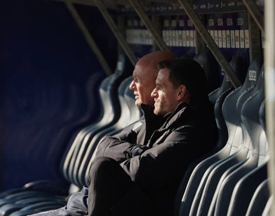 Deutschland: 2.Bundesliga 2025 2026, VFL Bochum vs SC Paderborn, Sonntag 15.02.2026 Vonovia Ruhrstadion (Bochum, Nordrhein-Westfalen, Deutschland) Uwe Rösler (Trainer, VfL Bochum) mit Simon Zoller