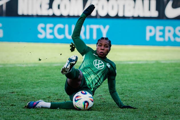 Google Pixel Frauen-Bundesliga: VfL Wolfsburg vs. SGS Essen, 15.02.2026 Lineth Beerensteyn (VfL Wolfsburg, 9) schießt; Fußball, Google Pixel Frauen-Bundesliga, 14. Spieltag: VfL Wolfsburg vs. SGS Essen am 15.02.2026 im AOK Stadion, Wolfsburg DFB REGULATIONS PROHIBIT ANY USE OF PHOTOGRAPHS AS IMAGE SEQUENCES AND OR QUASI-VIDEO. Copyright: xBEAUTIFULxSPORTS Tonhäuserx