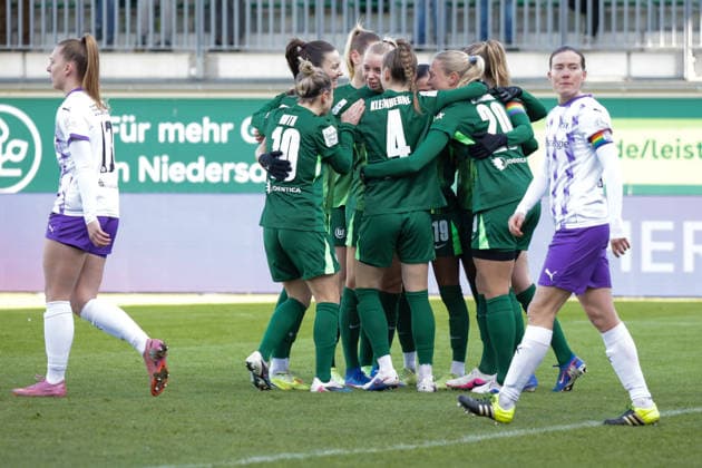 15.02.2026, xgrfx, Fussball Google Pixel Frauen-Bundesliga, VfL Wolfsburg - SGS Essen v.l. Tor, Kessya Bussy (VfL Wolfsburg) (DFL DFB REGULATIONS PROHIBIT ANY USE OF PHOTOGRAPHS as IMAGE SEQUENCES and or QUASI-VIDEO) Wolfsburg