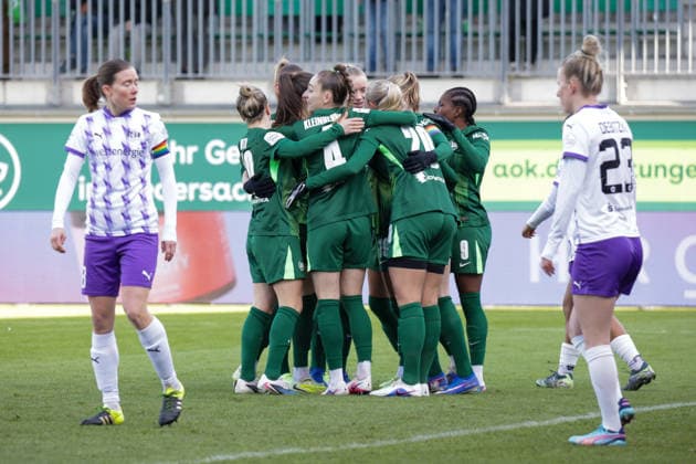 15.02.2026, xgrfx, Fussball Google Pixel Frauen-Bundesliga, VfL Wolfsburg - SGS Essen v.l. Tor, Kessya Bussy (VfL Wolfsburg) (DFL DFB REGULATIONS PROHIBIT ANY USE OF PHOTOGRAPHS as IMAGE SEQUENCES and or QUASI-VIDEO) Wolfsburg