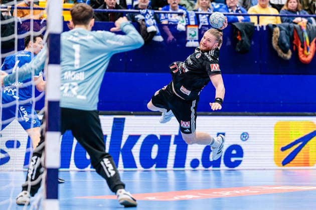 v.l. Constantin Moestl (TBV Lemgo Lippe, 01), Maciej Gebala (HC Erlangen, 77) GER, TBV Lemgo Lippe vs. HC Erlangen, Handball, 1. Bundesliga, 21. Spieltag, Spielzeit 2025 2026, 15.02.2026 GER, TBV Lemgo Lippe vs. HC Erlangen, Handball, 1. Bundesliga, 21. Spieltag, Spielzeit 2025 2026, 15.02.2026 Lemgo Copyright: xEibner-Pressefoto JanxRollingerx EP_JSK