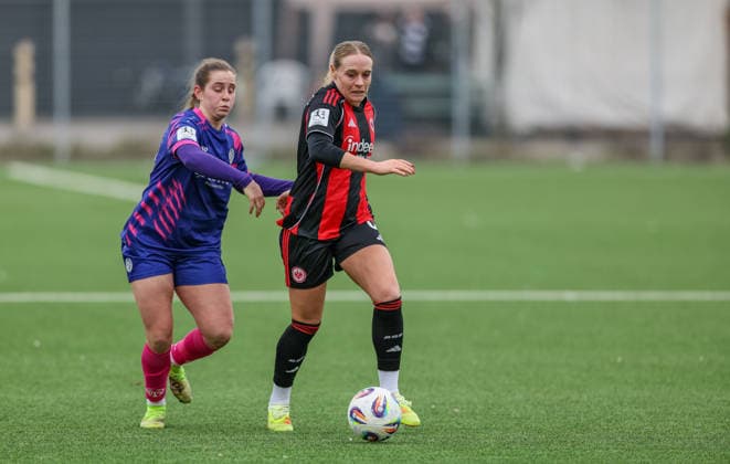 GER, Frankfurt, Eintracht Frankfurt II vs FSV Mainz 05, 2. Frauen Bundesliga, Fussball, DFB, Spielzeit 2025 2026, Stadion am Brentanobad, 17. Spieltag im Bild v.l.: Tamar Goren (1. FSV Mainz 05 Frauen 13), Kerstin Bogenschütz (Eintracht Frankfurt II 6) DFB DFL REGULATIONS PROHIBIT ANY USE OF PHOTOGRAPHS AS IMAGE SEQUENCES AND OR QUASI-VIDEO, 15.02.2026 Copyright: HMBxMedia HendrikxHamelau