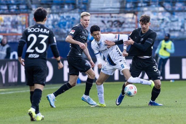 2. Fußball Bundesliga: VfL Bochum - SC Paderborn; 15.02.2026 Santiago Castaneda (SC Paderborn, 5), Cajetan Lenz (VfL Bochum, 34) 2. Fußball Bundesliga: VfL Bochum - SC Paderborn; Vonovia-Ruhrstadion, Bochum; 15.02.2026 DFL regulations prohibit any use of photographs as image sequences and or quasi video.