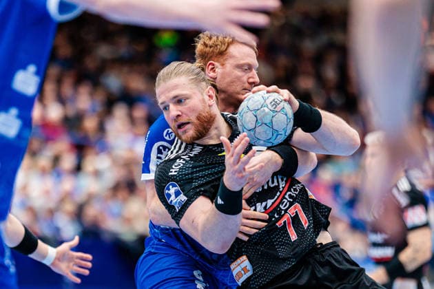 v.l. Nicolai Theilinger (TBV Lemgo Lippe, 03), Maciej Gebala (HC Erlangen, 77) GER, TBV Lemgo Lippe vs. HC Erlangen, Handball, 1. Bundesliga, 21. Spieltag, Spielzeit 2025 2026, 15.02.2026 GER, TBV Lemgo Lippe vs. HC Erlangen, Handball, 1. Bundesliga, 21. Spieltag, Spielzeit 2025 2026, 15.02.2026 Lemgo Copyright: xEibner-Pressefoto JanxRollingerx EP_JSK