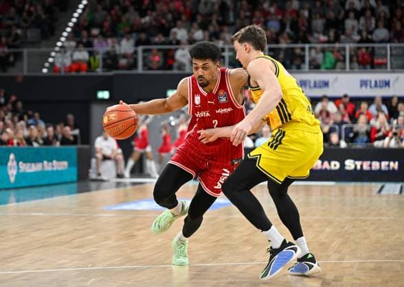 BAMBERG 15.02.2026 --- Basketball ---- easycredit 1. Basketball Bundesliga ---- 20. Spieltag: Bamberg Baskets vs Alba Berlin --- Ibrahim Watson-Boye (2, Bamberg Baskets) gegen Alex O Connel (3, Alba Berlin) --- Foto: Hans-Martin Issler isslerimages ---- Bamberg Baskets vs Alba Berlin