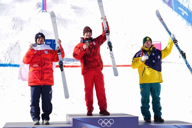 (260215) -- LIVIGNO, Feb. 15, 2026 -- Gold medalist Mikael Kingsbury (C) of Canada, silver medalist Horishima Ikuma (L) of Japan and bronze medalist Matt Graham of Australia pose for photos with the medals during the awarding ceremony for the freestyle skiing men s dual moguls at the Milan-Cortina 2026 Olympic Winter games, Winterspiele,Spiele, Summer games in Livigno, Italy, Feb. 15, 2026. ) (MICO2026)ITALY-LIVIGNO-OLYMPIC WINTER GAMES-FREESTYLE SKIING-MEN S DUAL MOGULS-FINALS WuxHuiwo 