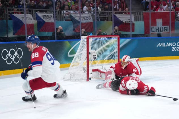 (260215) -- MILAN, Feb. 15, 2026 -- Leonardo Genoni (back), goalkeeper of Switzerland, fails to make a save during the Ice hockey, Eishockey men s preliminary round group A match between Switzerland and the Czech Republic of the Milan-Cortina 2026 Olympic Winter games, Winterspiele,Spiele, Summer games in Milan, Italy, Feb. 15, 2026. ) (MICO2026)ITALY-MILAN-OLYMPIC WINTER GAMES-ICE HOCKEY-MEN-PRELIMINARY-SUI VS CZE TaoxXiyi 